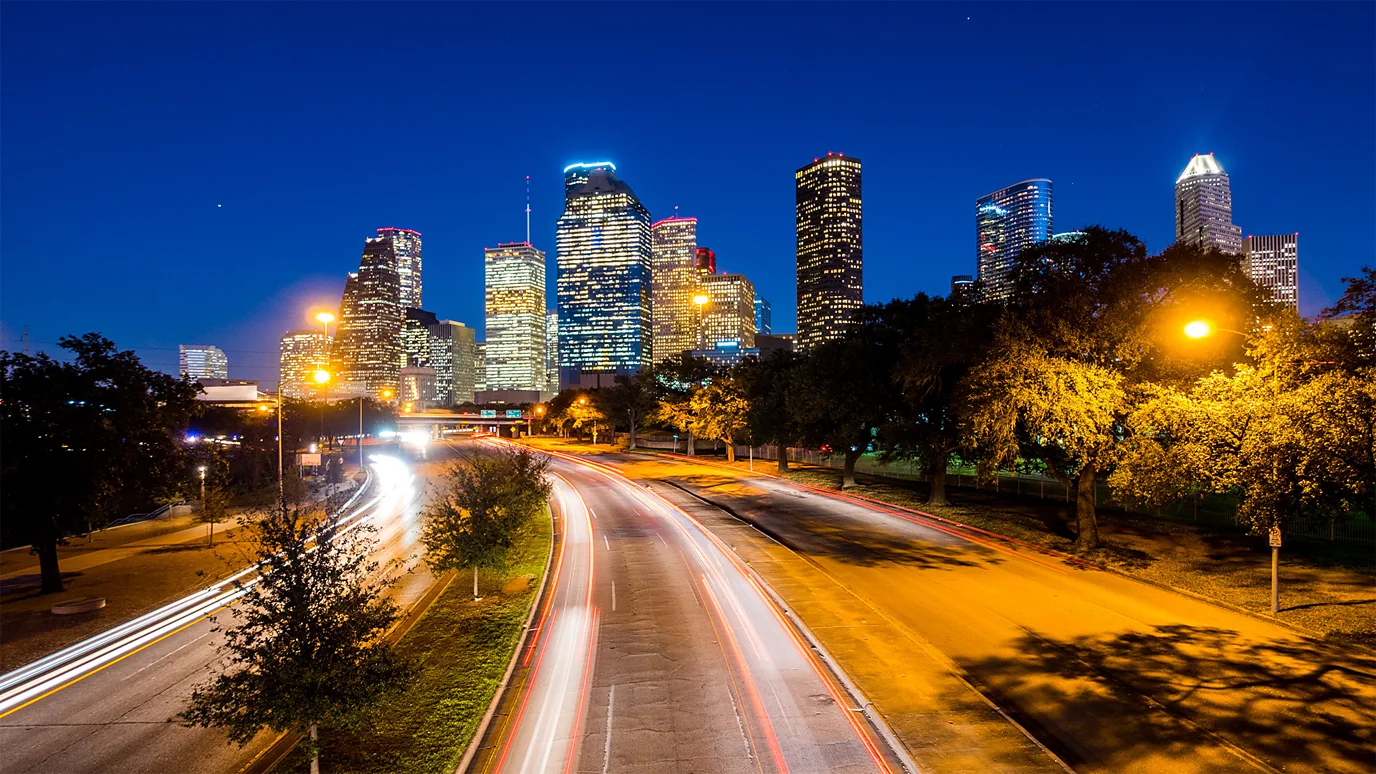 Read more about the article Texas’ skyscrapers are going dark to keep billions of birds safe